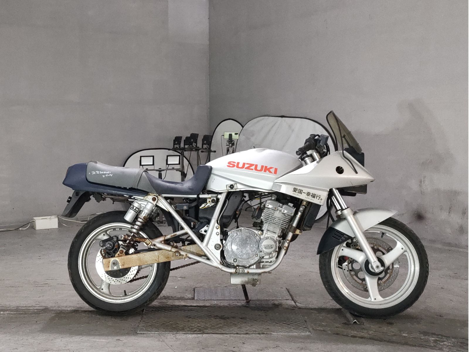 Suzuki GSX250 KATANA