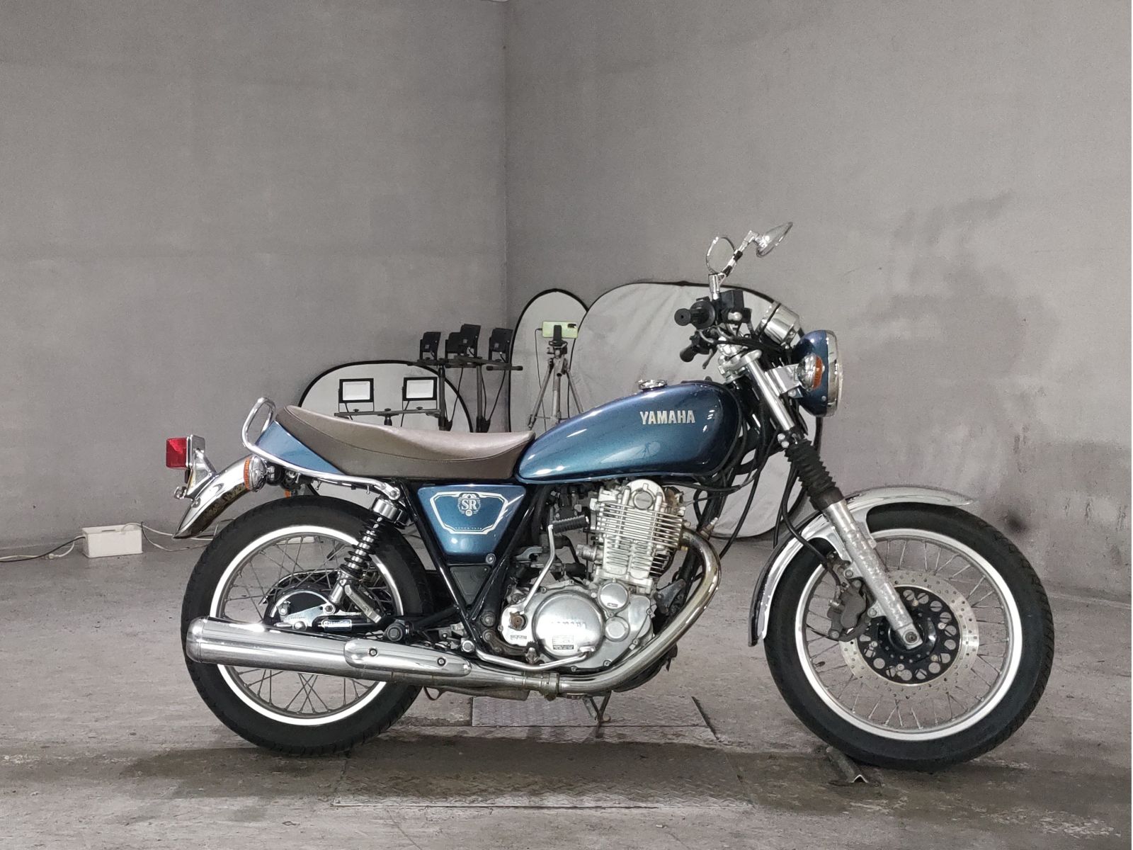 Yamaha SR400-1