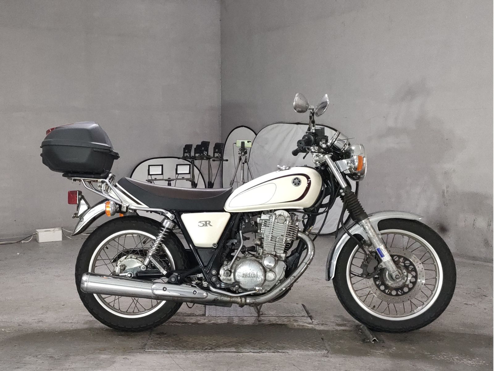 Yamaha SR400-1
