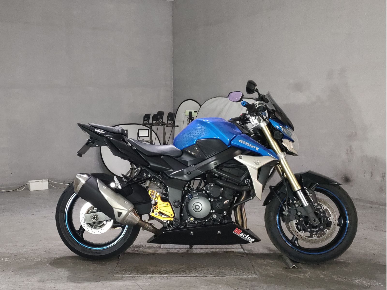 Suzuki GSR750