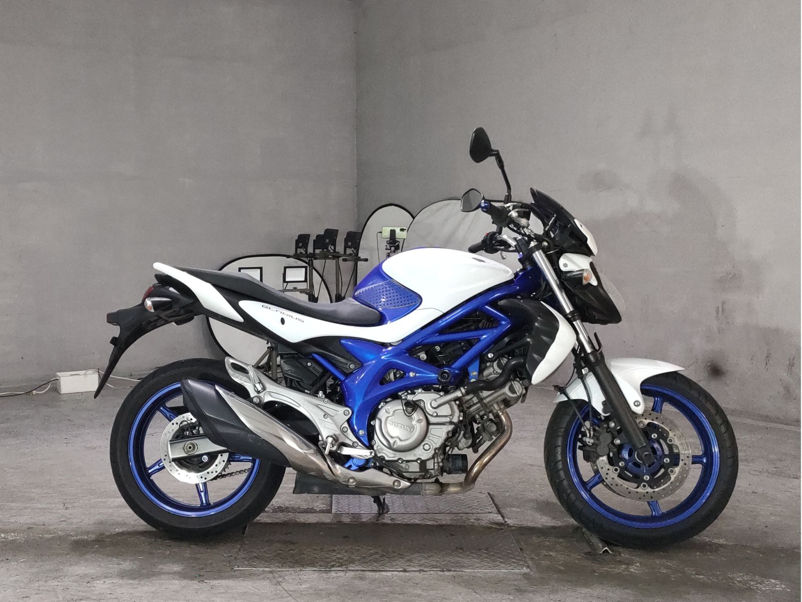Suzuki GLADIUS400