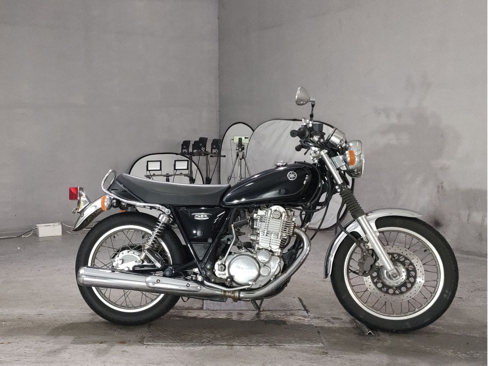 Yamaha SR400-1