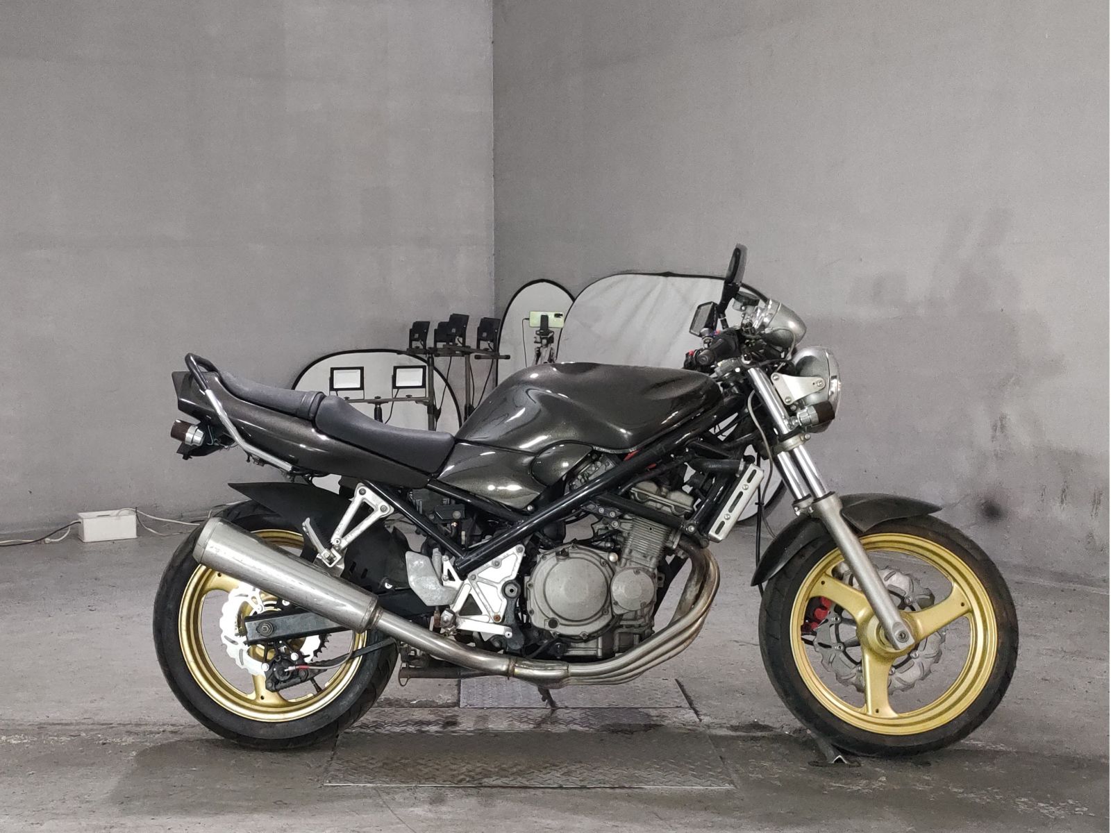 Suzuki BANDIT250-1