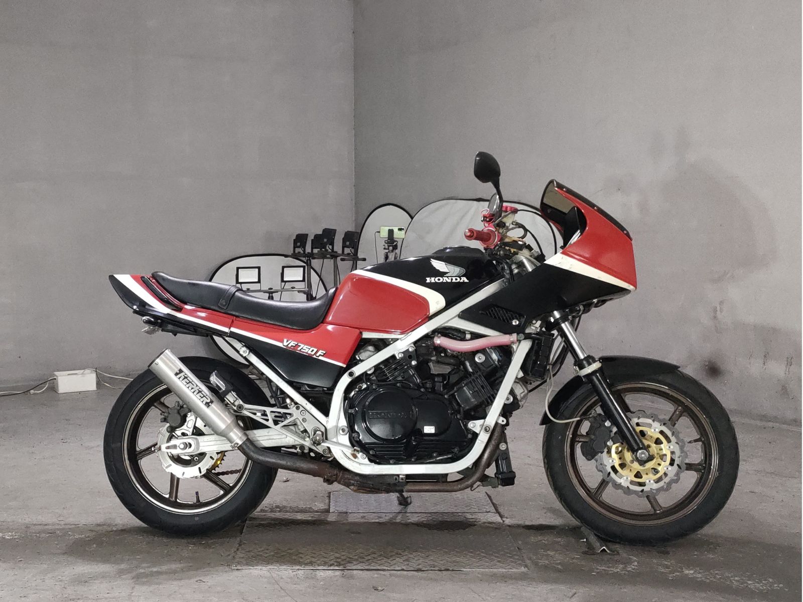 Honda VF750F