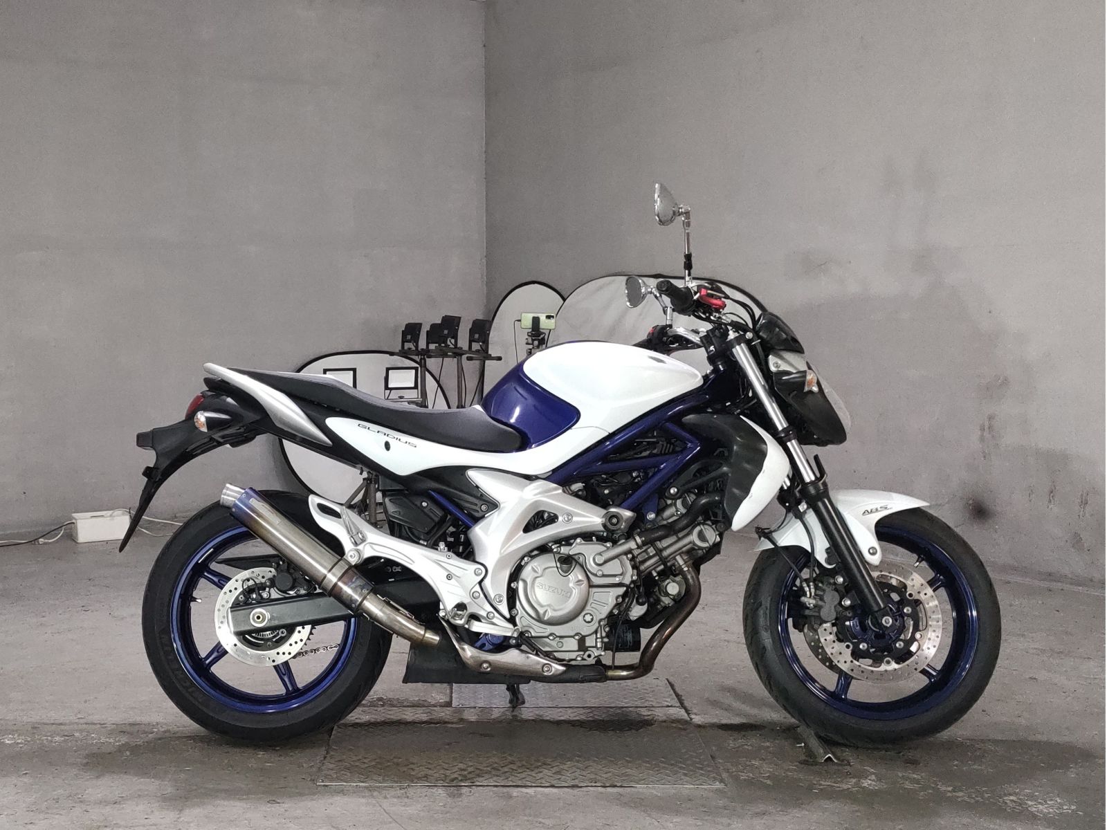 Suzuki GLADIUS400