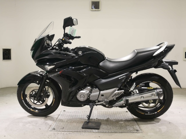 Suzuki GSR250F