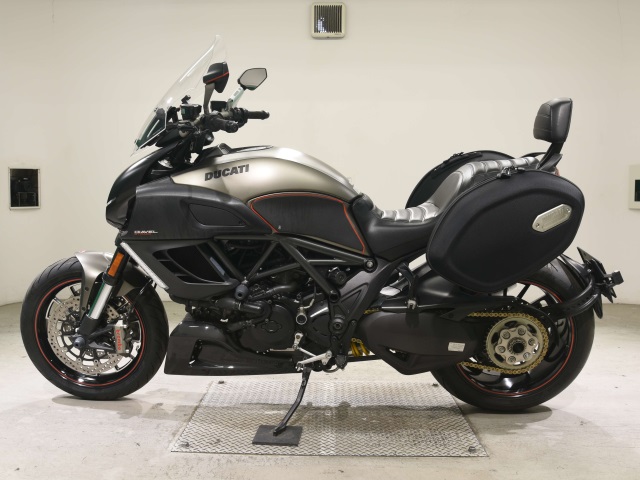 Ducati DUCATI DIAVEL STRADA