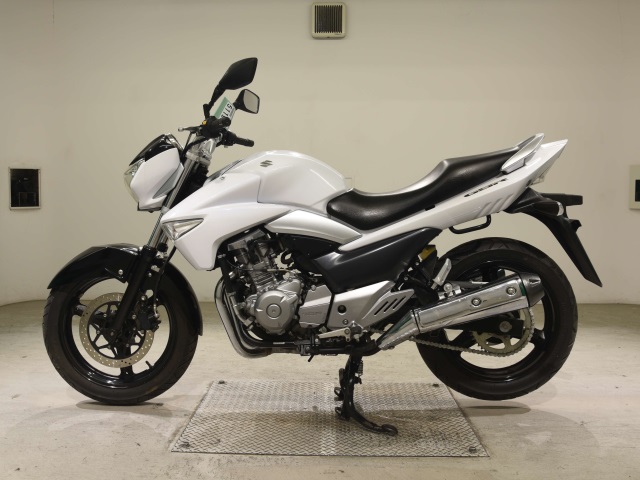 Suzuki GSR250