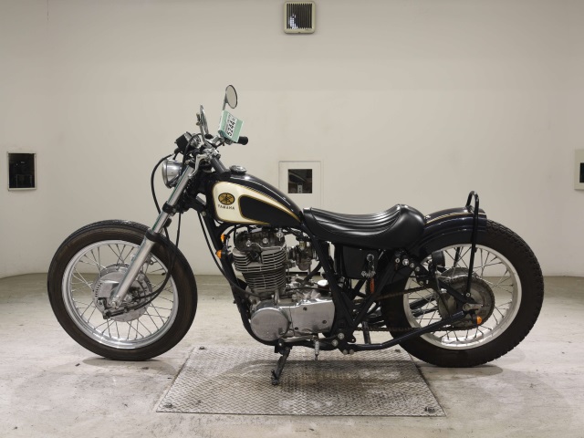 Yamaha SR400-1