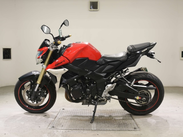 Suzuki GSR750
