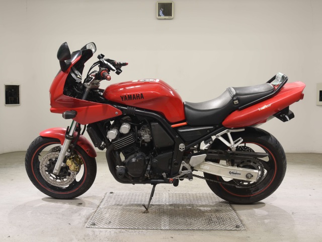 Yamaha FZ400