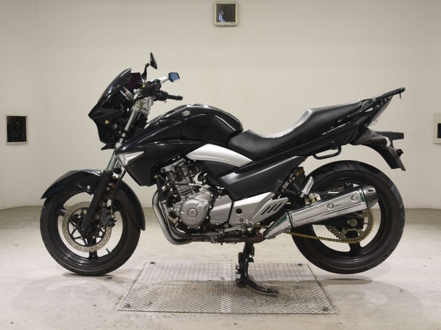 Suzuki GSR250