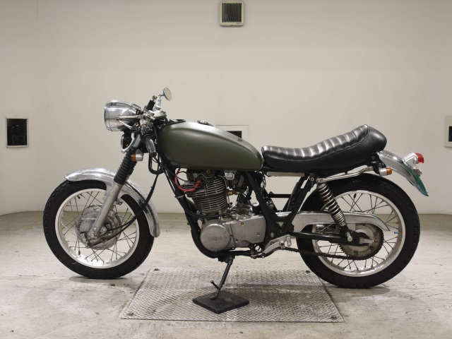 Yamaha SR400-2