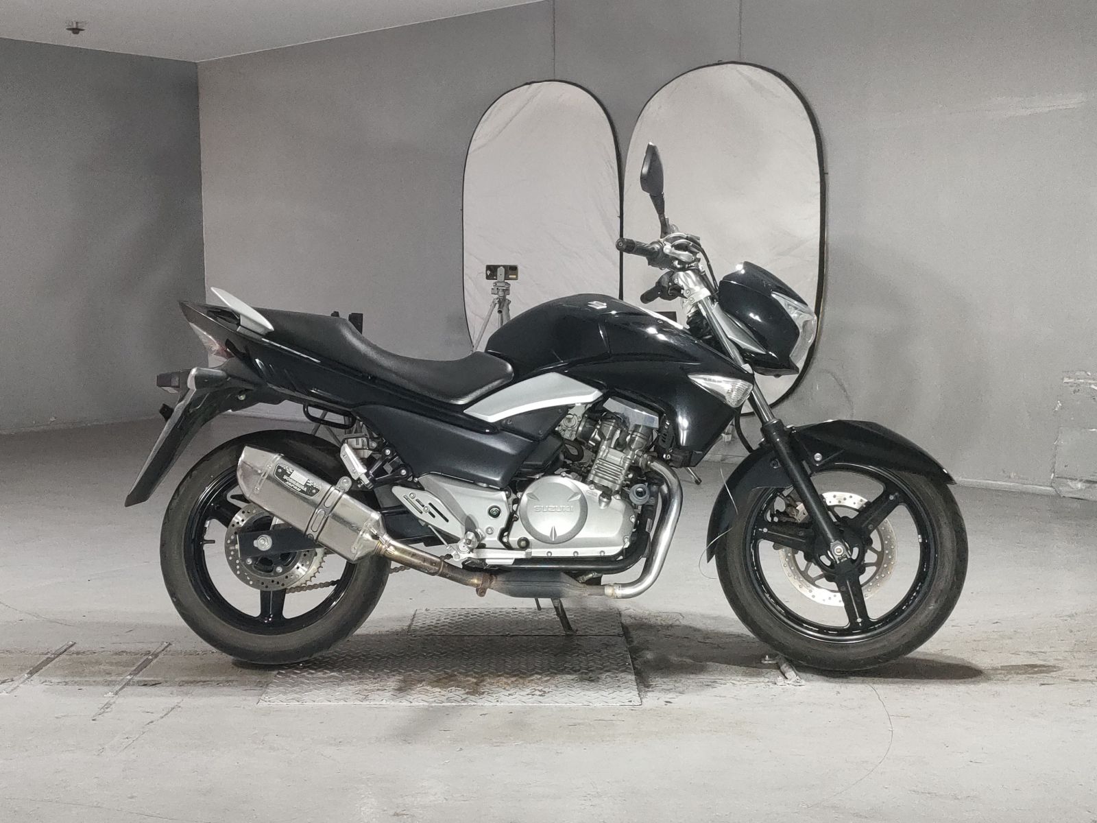Suzuki GSR250