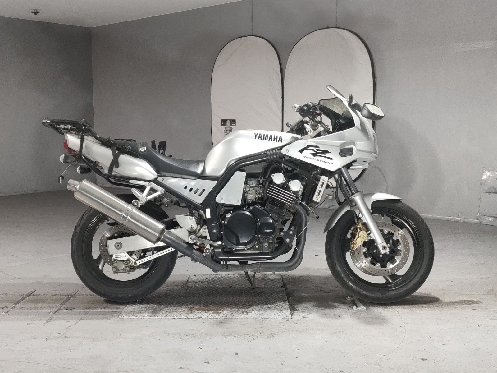 Yamaha FZ400