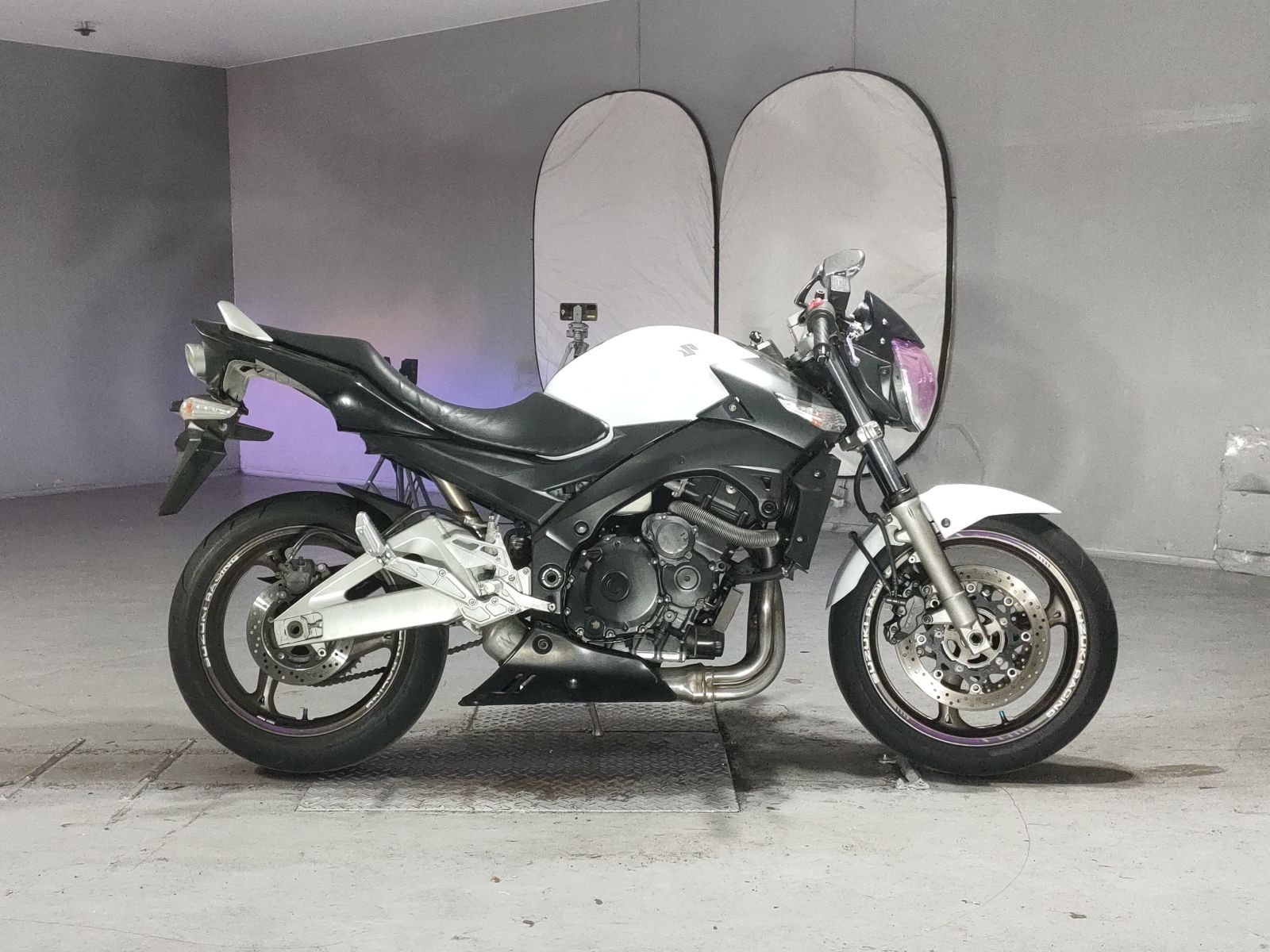 Suzuki GSR400