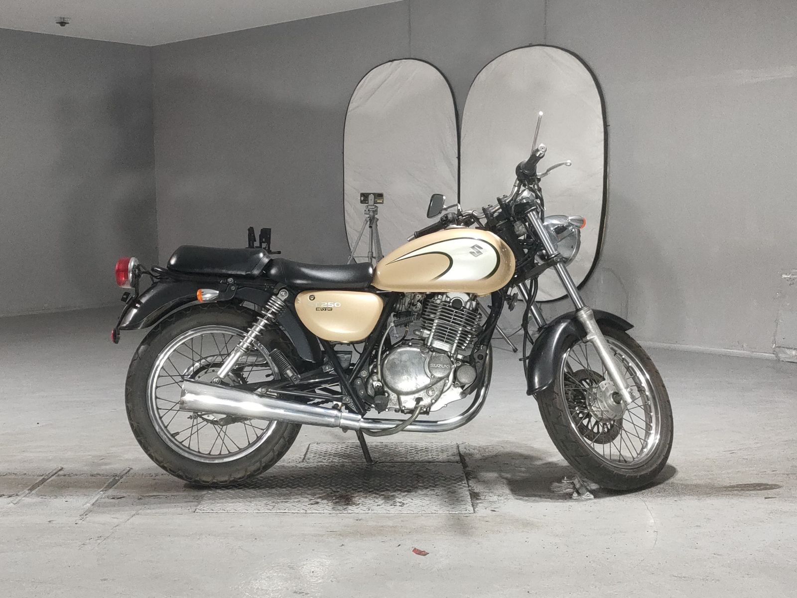 Suzuki ST250E