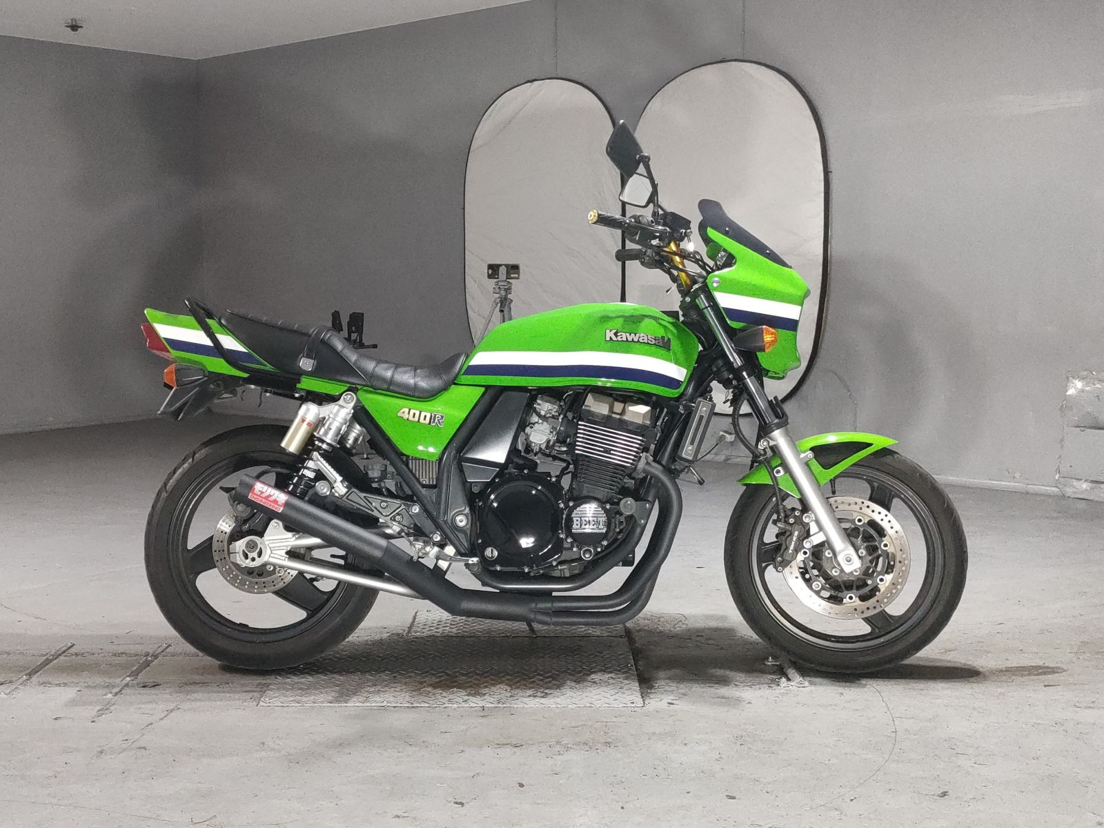 Kawasaki ZRX400