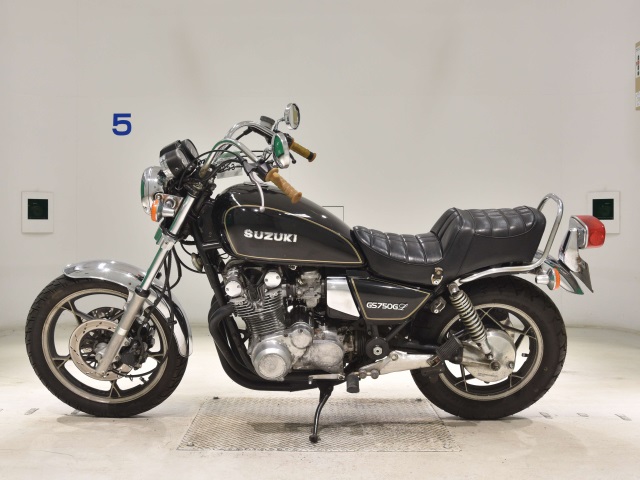 Suzuki GS750