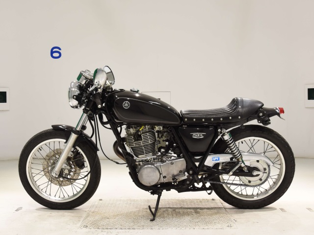 Yamaha SR400-4