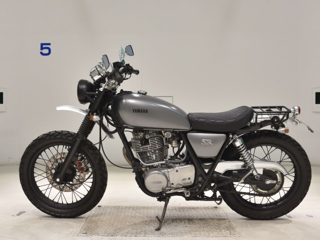 Yamaha SR400-3