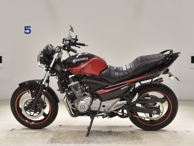 Suzuki GSR250