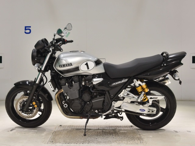 Yamaha XJR1300-2