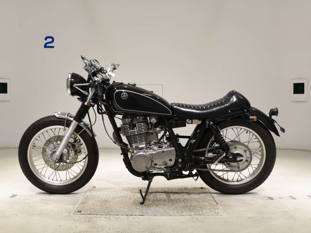 Yamaha SR400-3