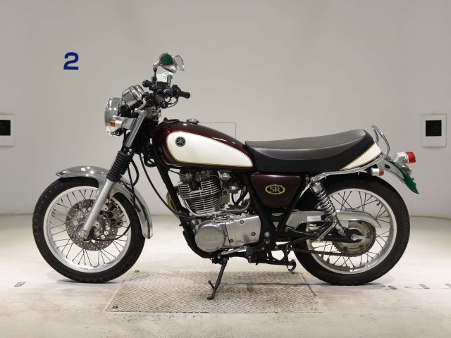 Yamaha SR400-3