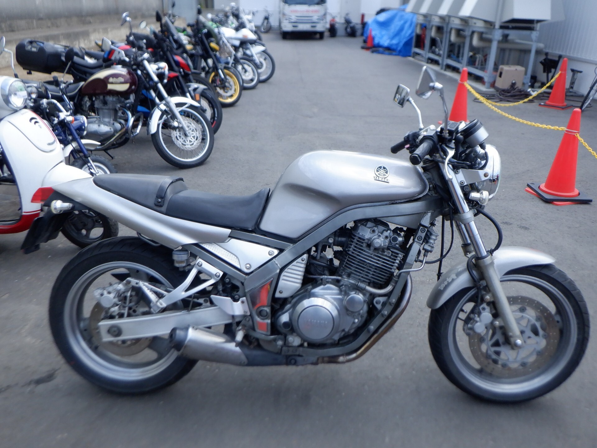 Yamaha SRX400-1