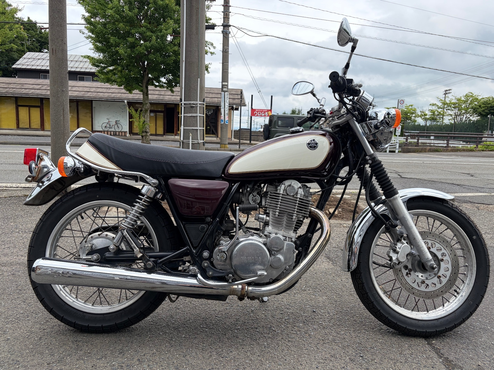 Yamaha SR400-1