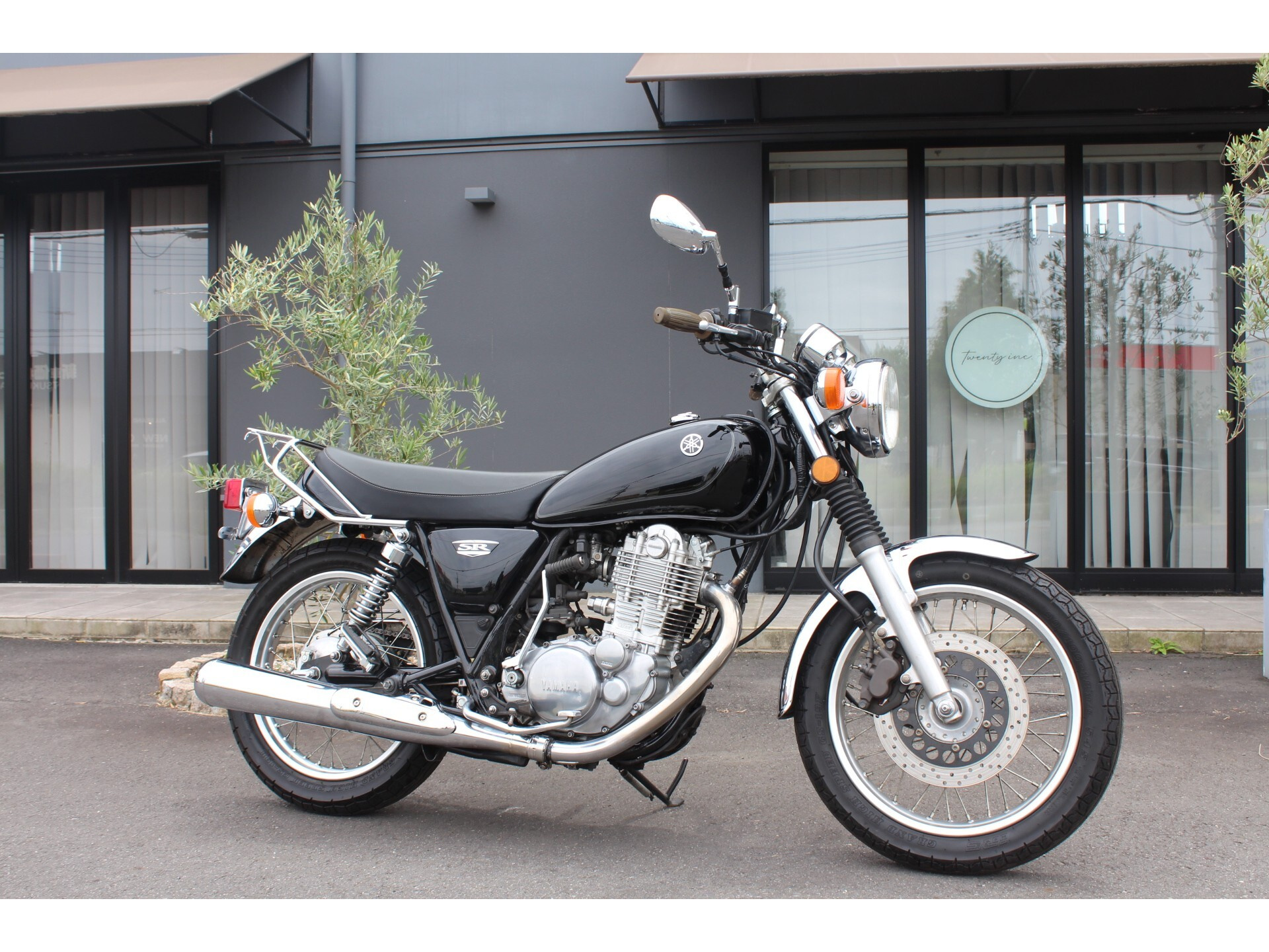 Yamaha SR400-1