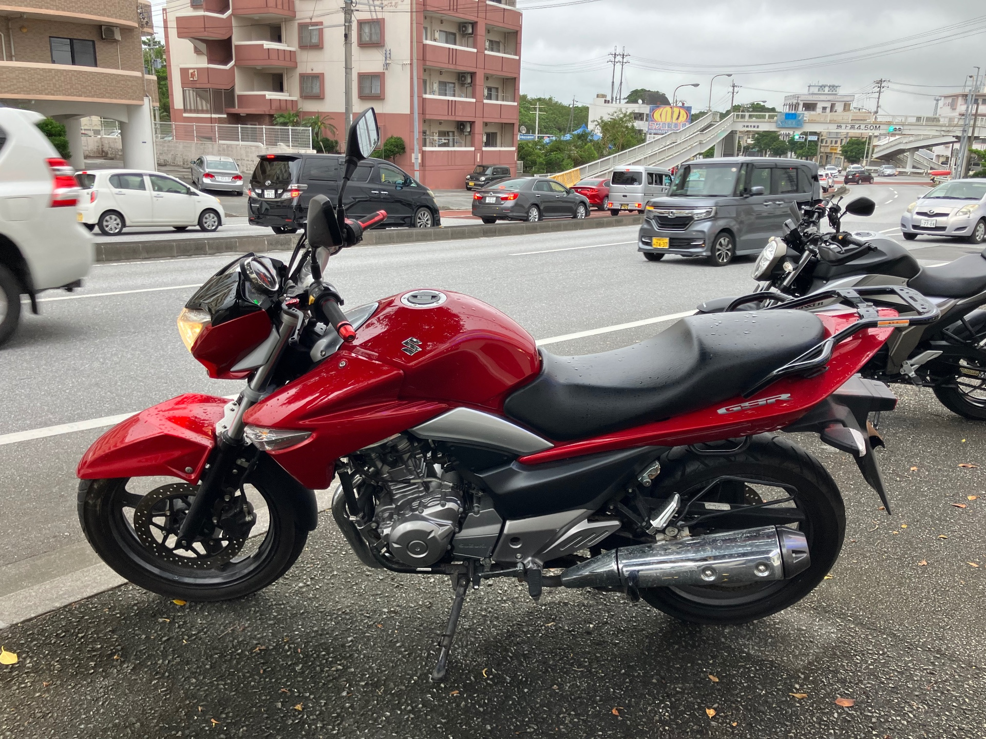 Suzuki GSR250