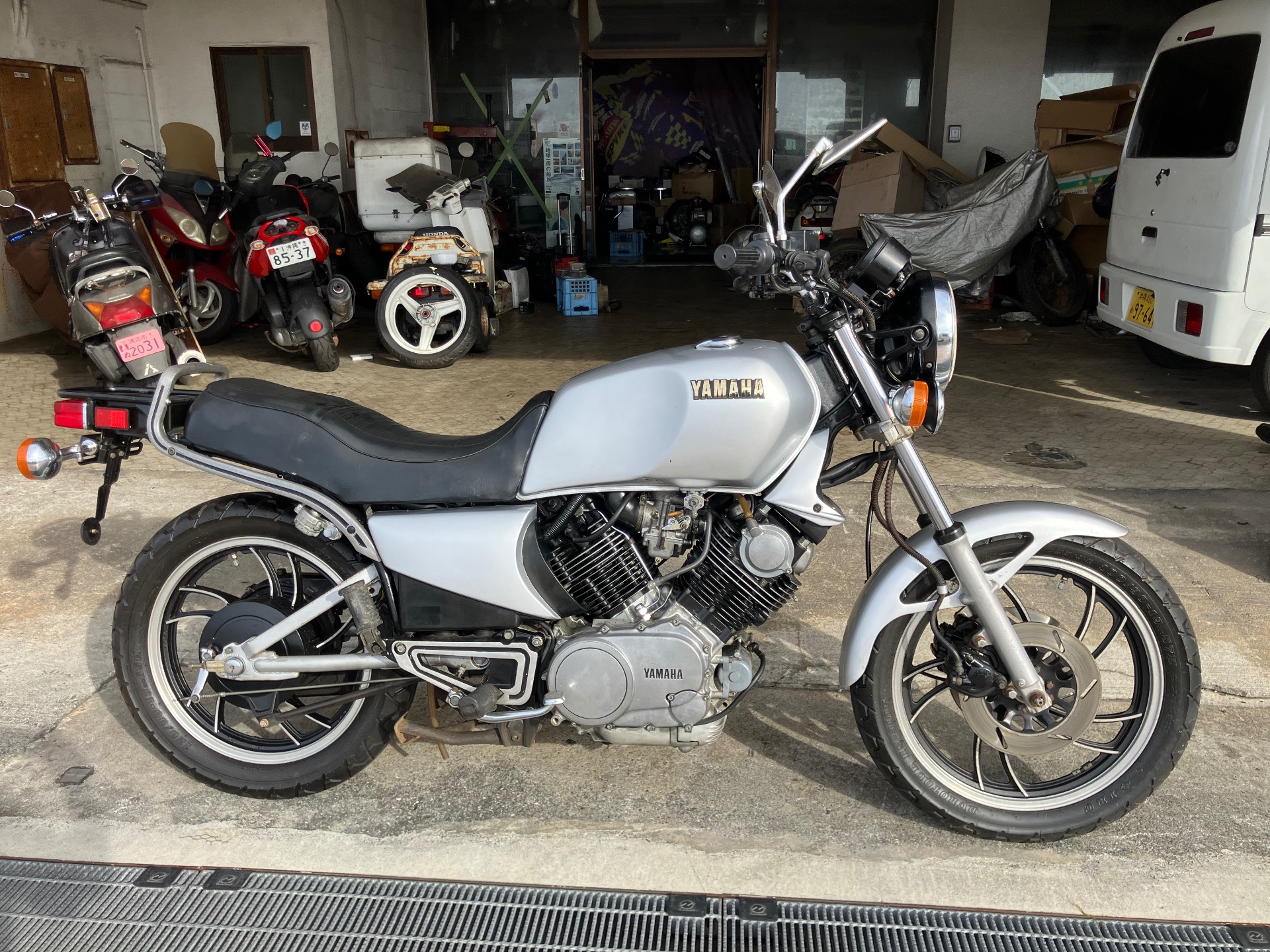 Yamaha XV750E