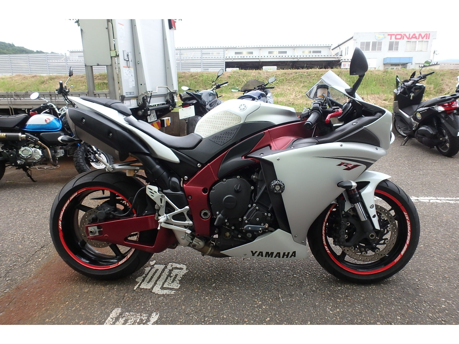 Yamaha YZF-R1