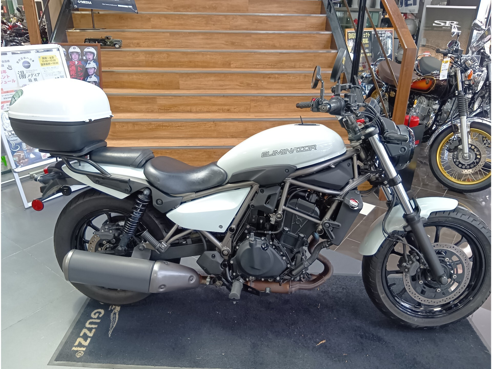 Kawasaki ELIMINATOR 400-1