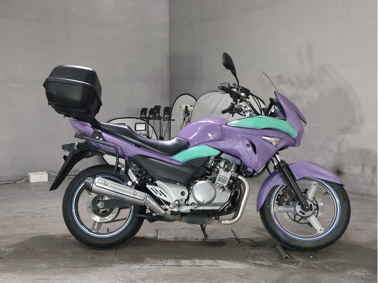 Suzuki GSR250F