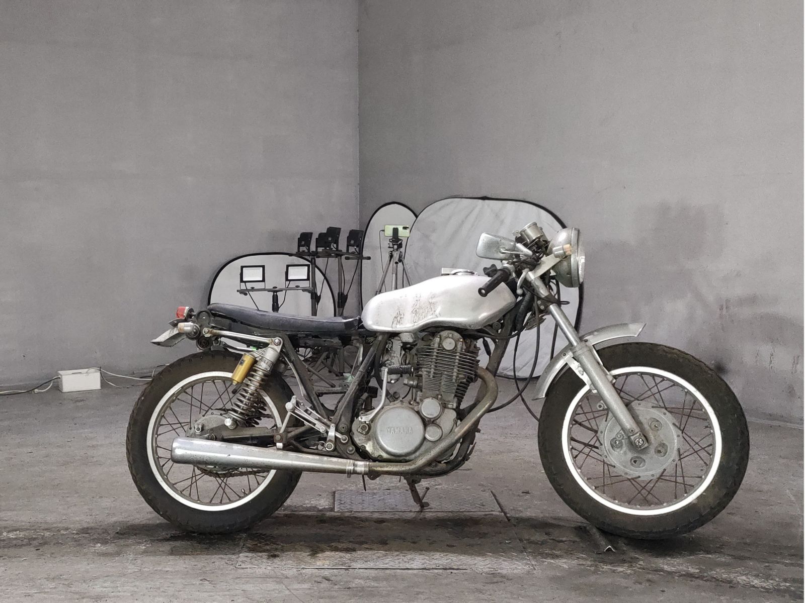 Yamaha SR400-1
