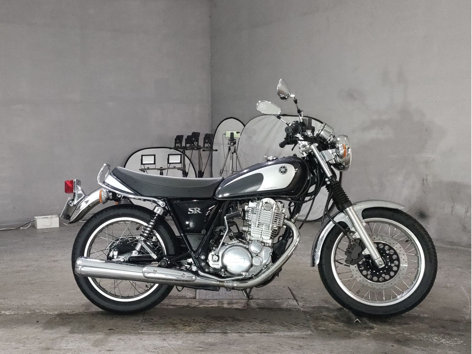 Yamaha SR400-1