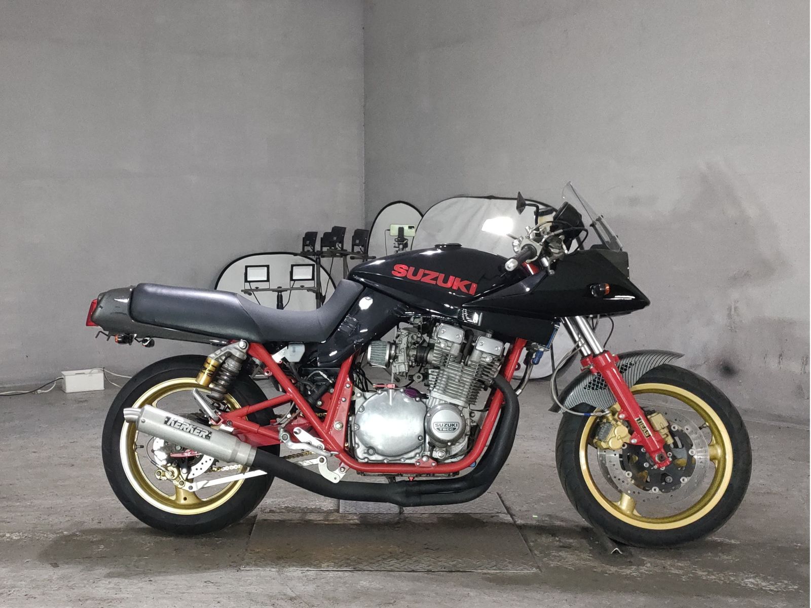 Suzuki GSX750S KATANA