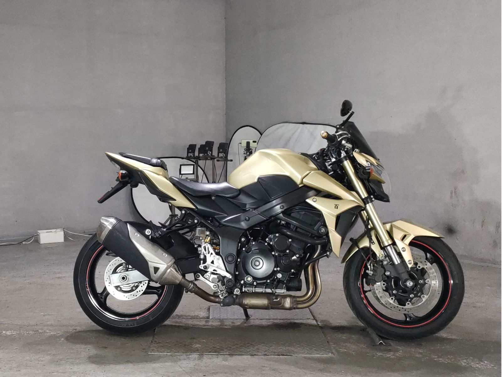 Suzuki GSR750