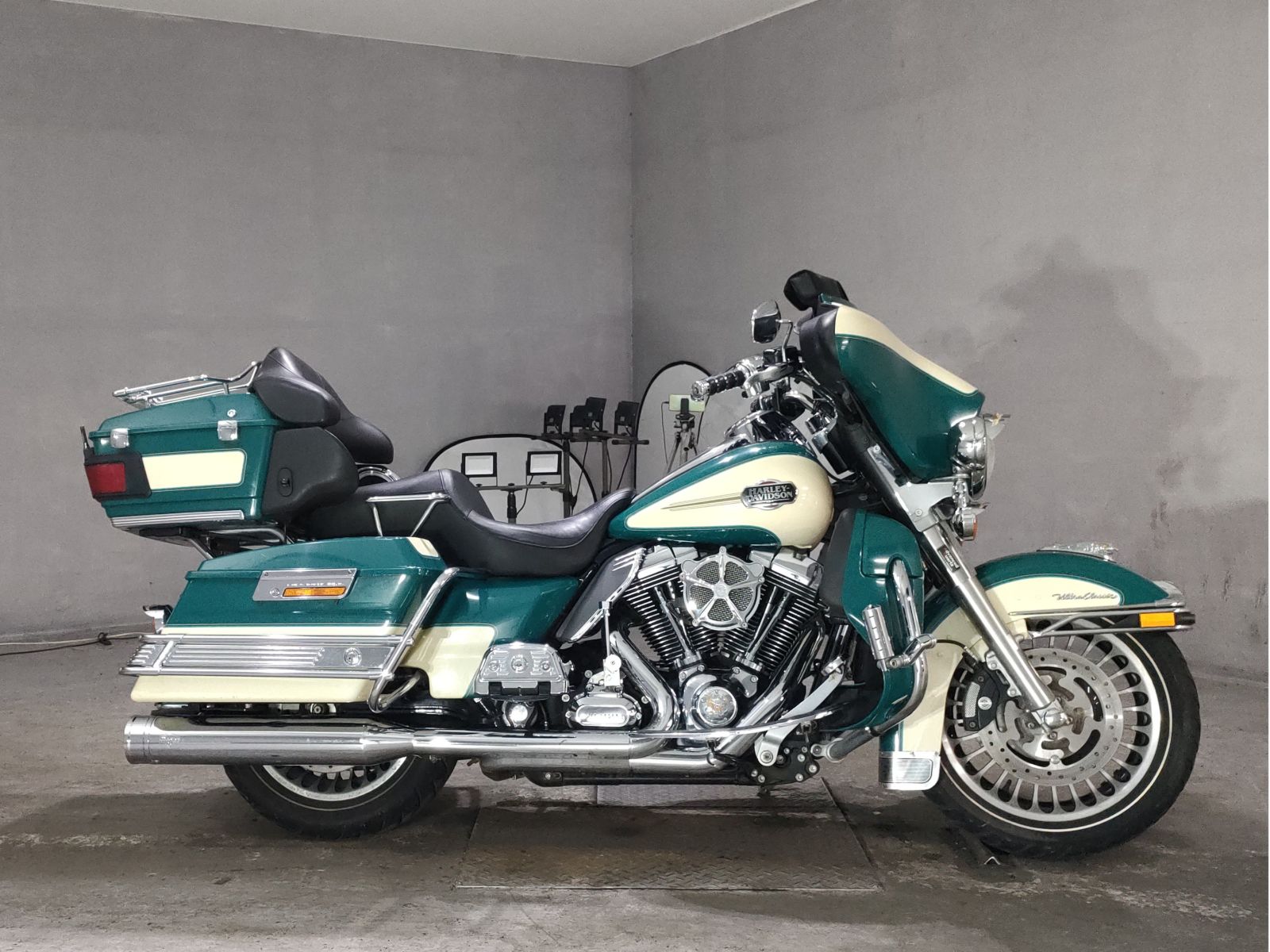 Harley-Davidson HARLEY FLHTCU1580