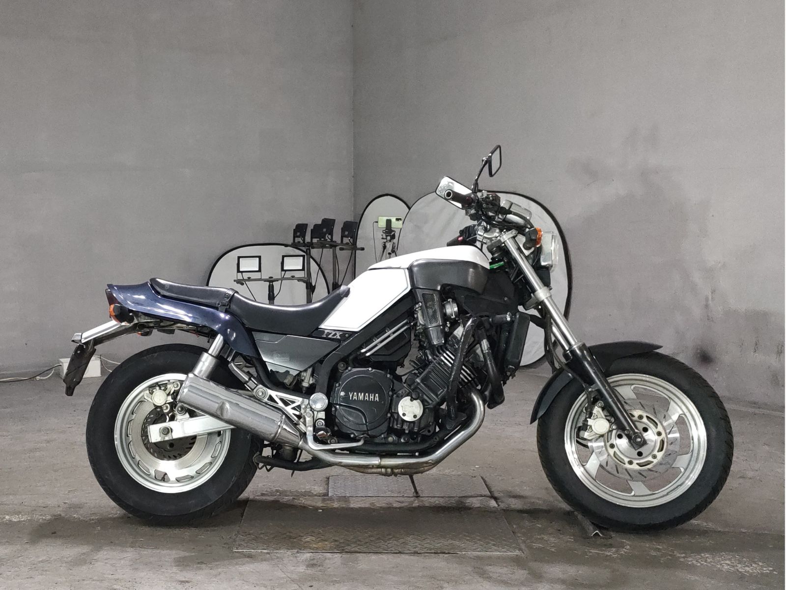 Yamaha FZX750