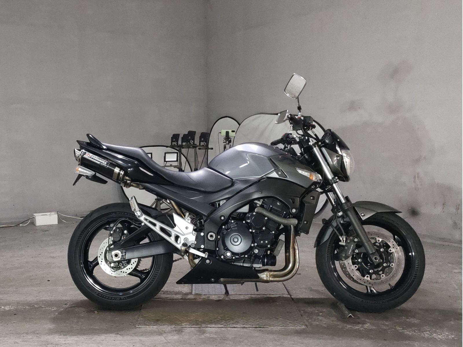 Suzuki GSR400