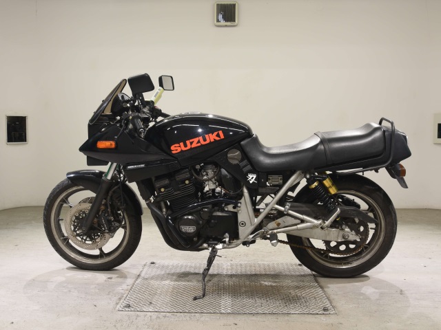 Suzuki GSX400S KATANA