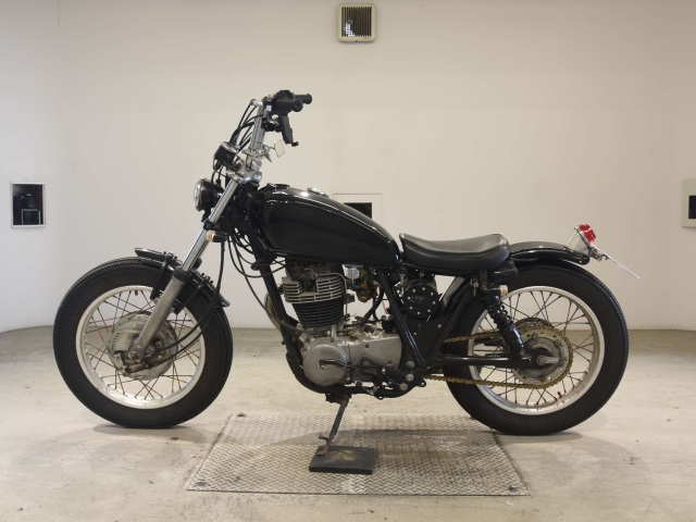 Yamaha SR400-2