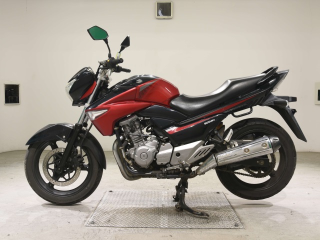 Suzuki GSR250