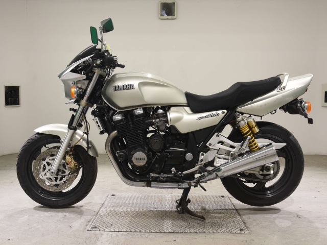 Yamaha XJR1200