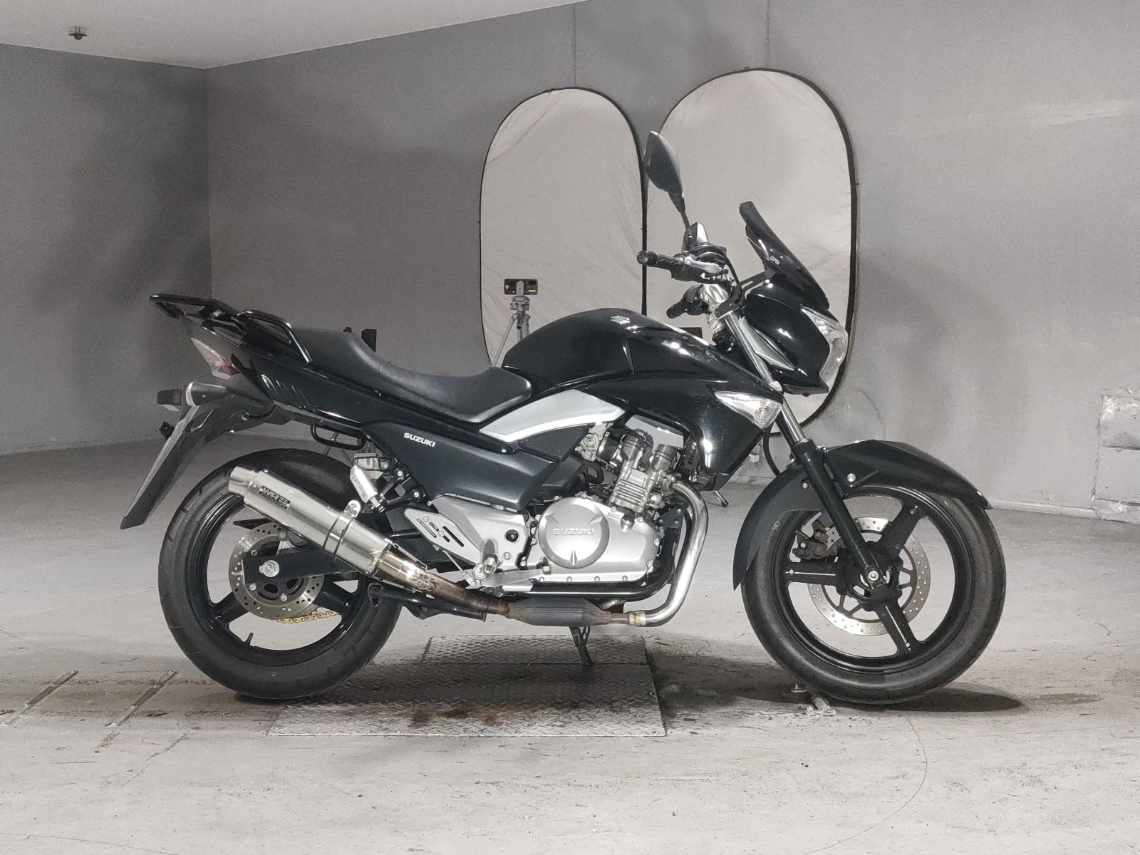 Suzuki GSR250