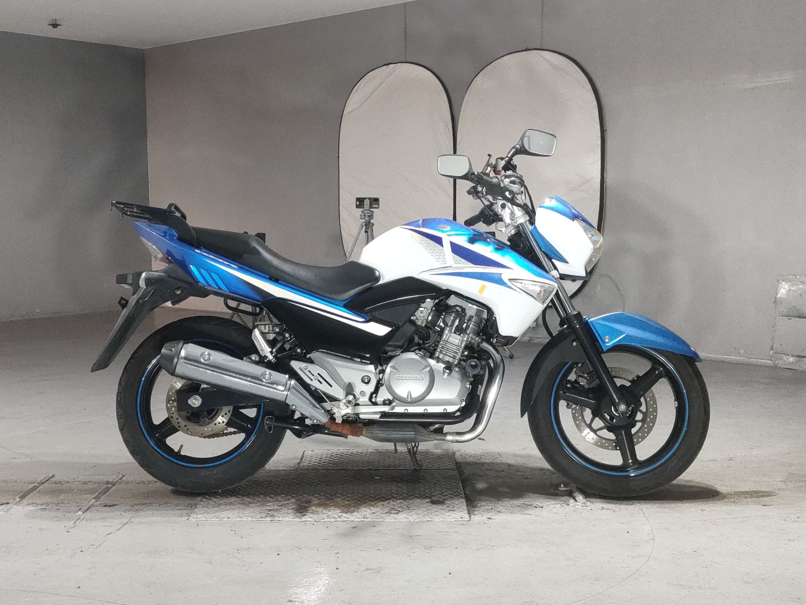 Suzuki GSR250
